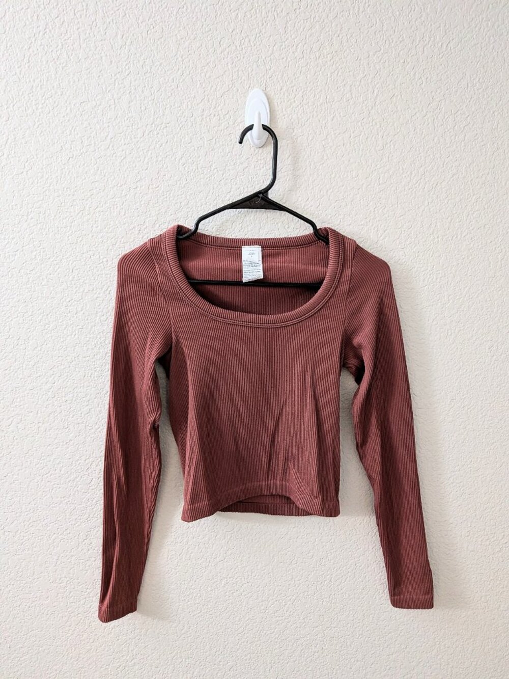 BNWOT Old Navy fitted rib active long sleeve - Size Small